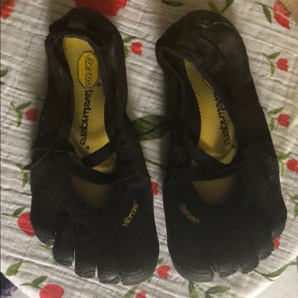 Girls Vibram toe shoes size 2